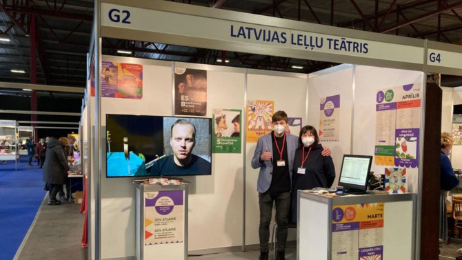 Latvijas Grāmatu izstādē 2022 akcija biļetēm un izrāde